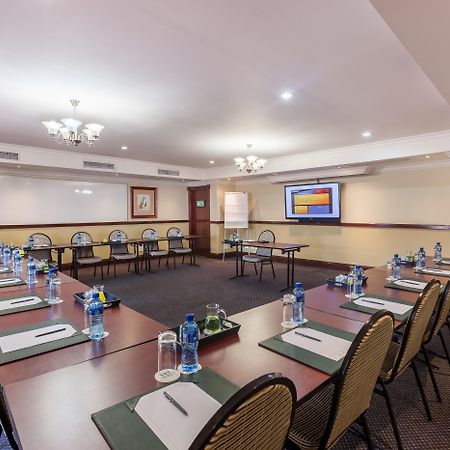 Courtyard Hotel Rosebank Johannesburg Esterno foto