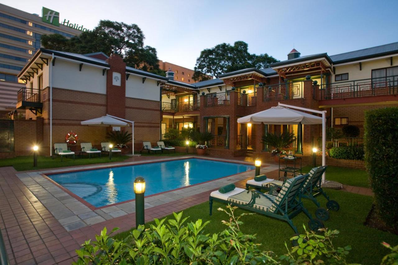 Courtyard Hotel Rosebank Johannesburg Esterno foto