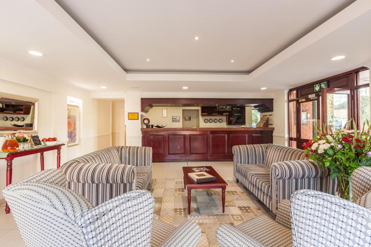 Courtyard Hotel Rosebank Johannesburg Esterno foto