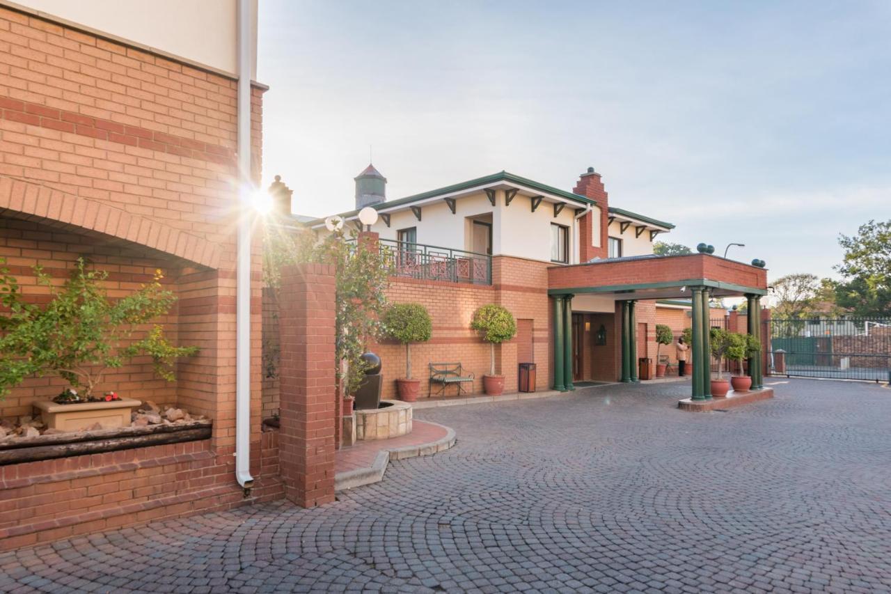 Courtyard Hotel Rosebank Johannesburg Esterno foto