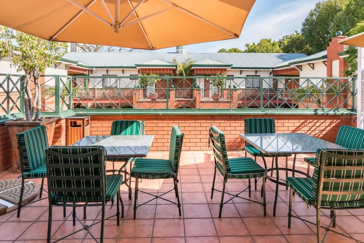 Courtyard Hotel Rosebank Johannesburg Esterno foto
