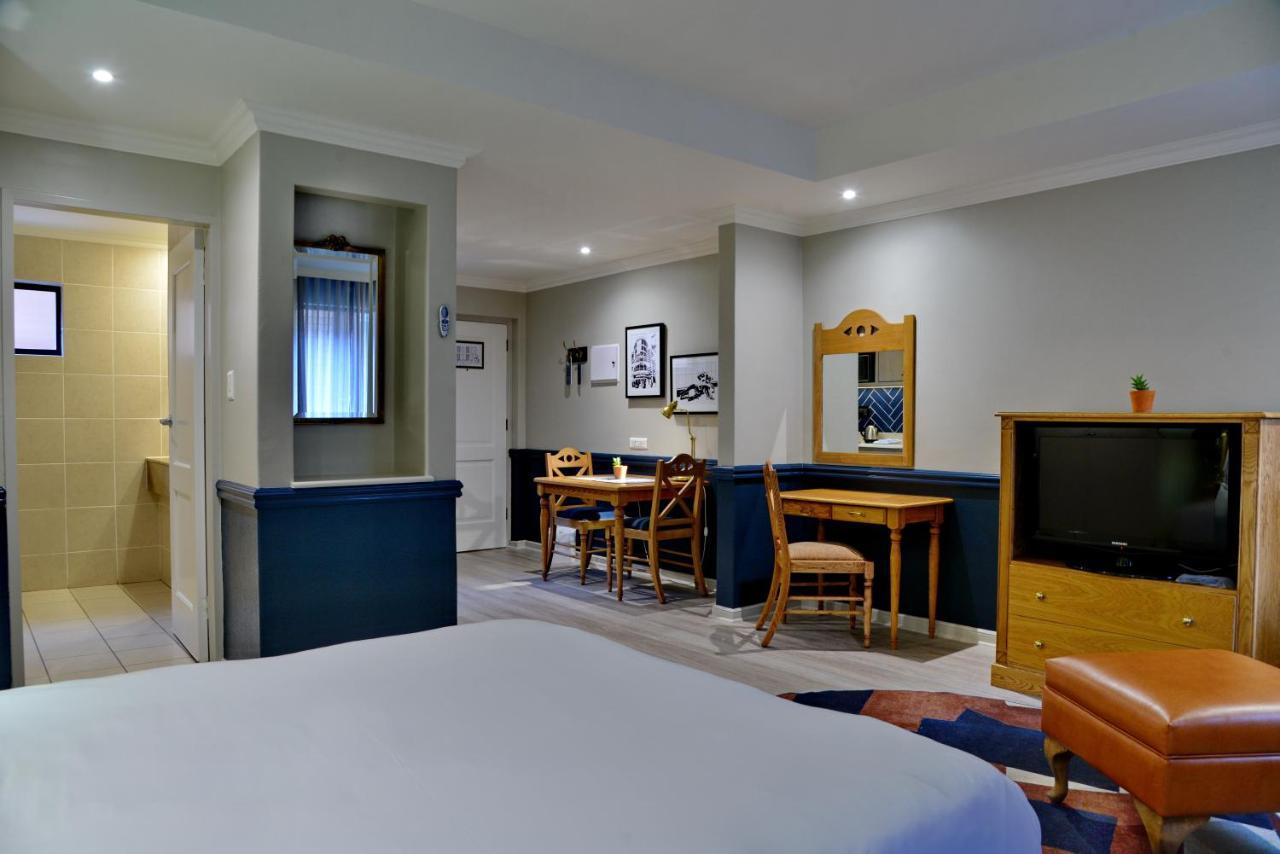 Courtyard Hotel Rosebank Johannesburg Esterno foto
