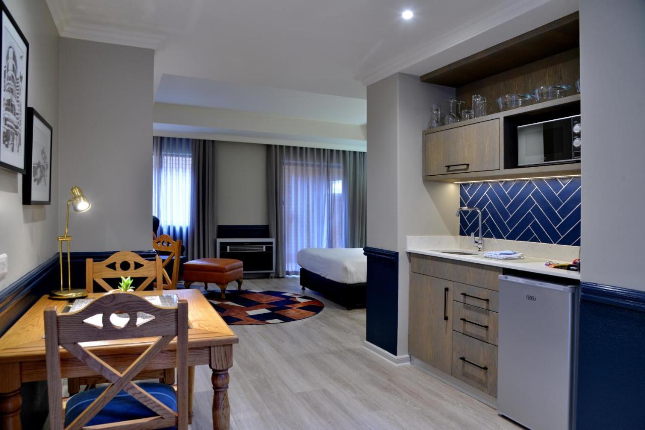 Courtyard Hotel Rosebank Johannesburg Esterno foto