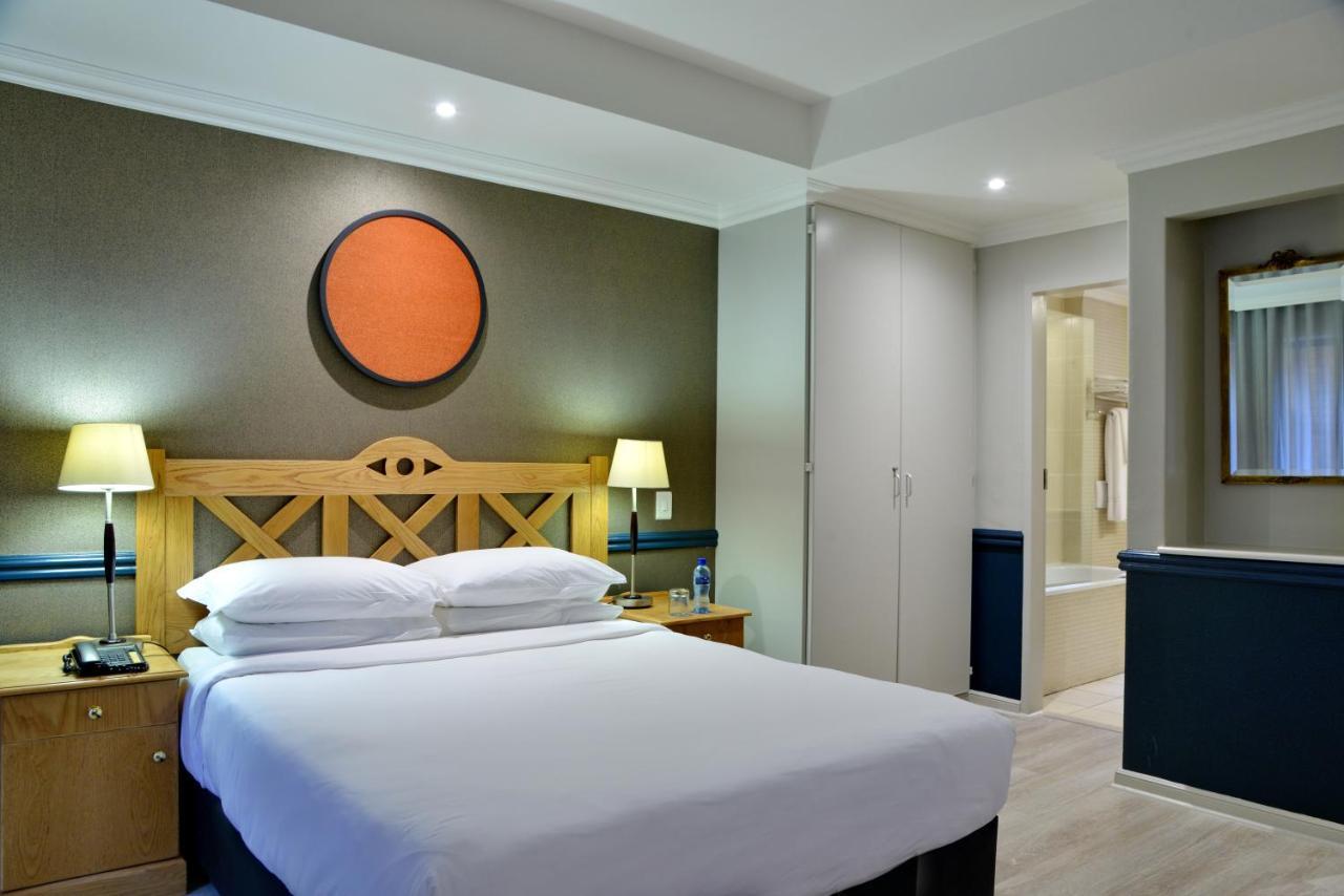Courtyard Hotel Rosebank Johannesburg Esterno foto