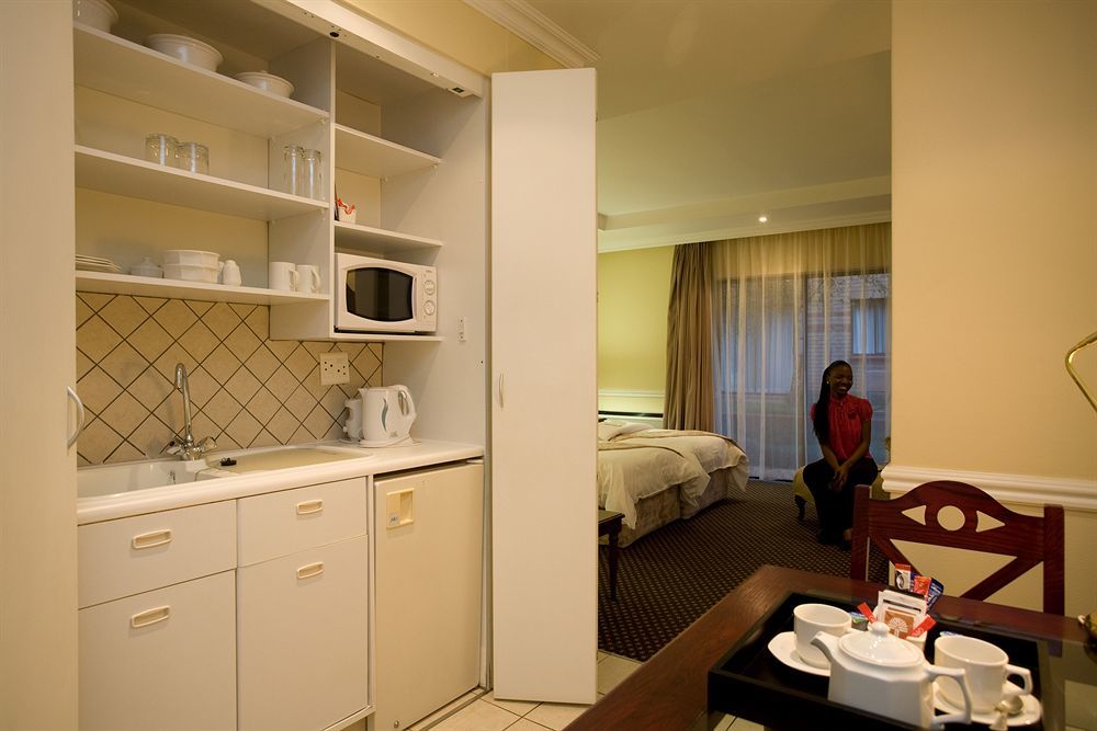 Courtyard Hotel Rosebank Johannesburg Esterno foto