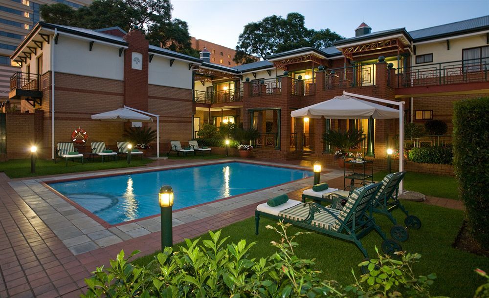 Courtyard Hotel Rosebank Johannesburg Esterno foto