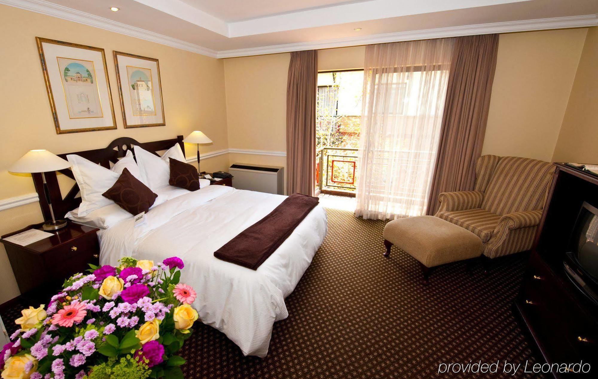 Courtyard Hotel Rosebank Johannesburg Esterno foto
