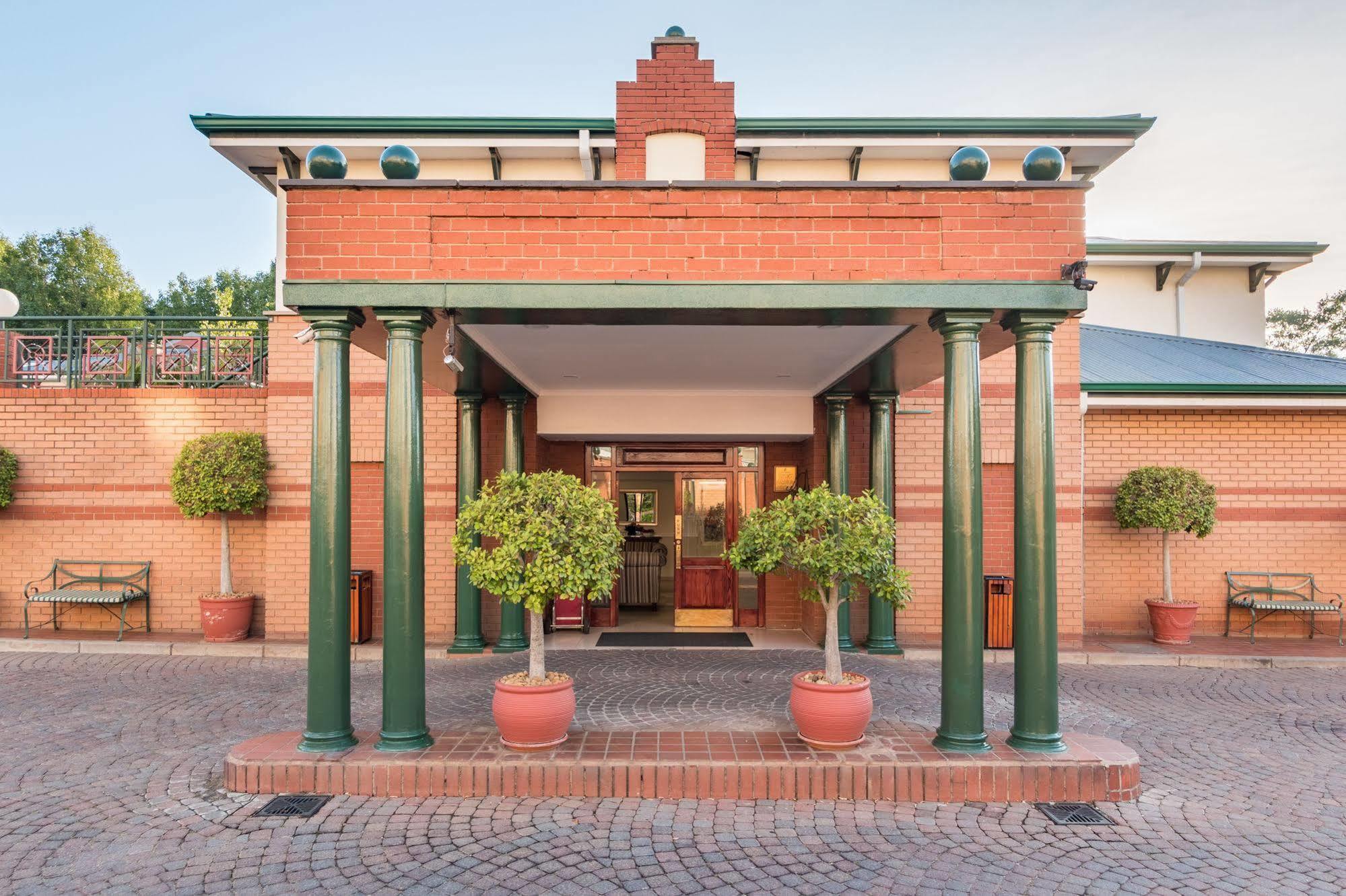 Courtyard Hotel Rosebank Johannesburg Esterno foto