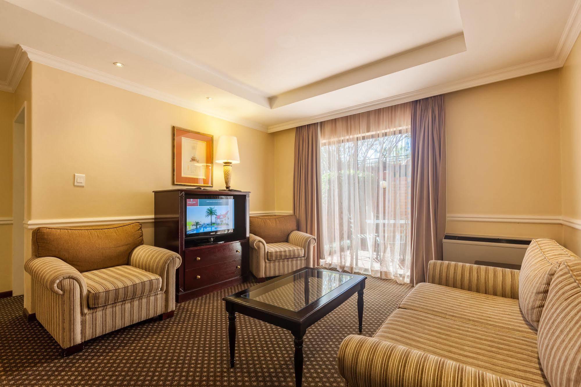 Courtyard Hotel Rosebank Johannesburg Esterno foto