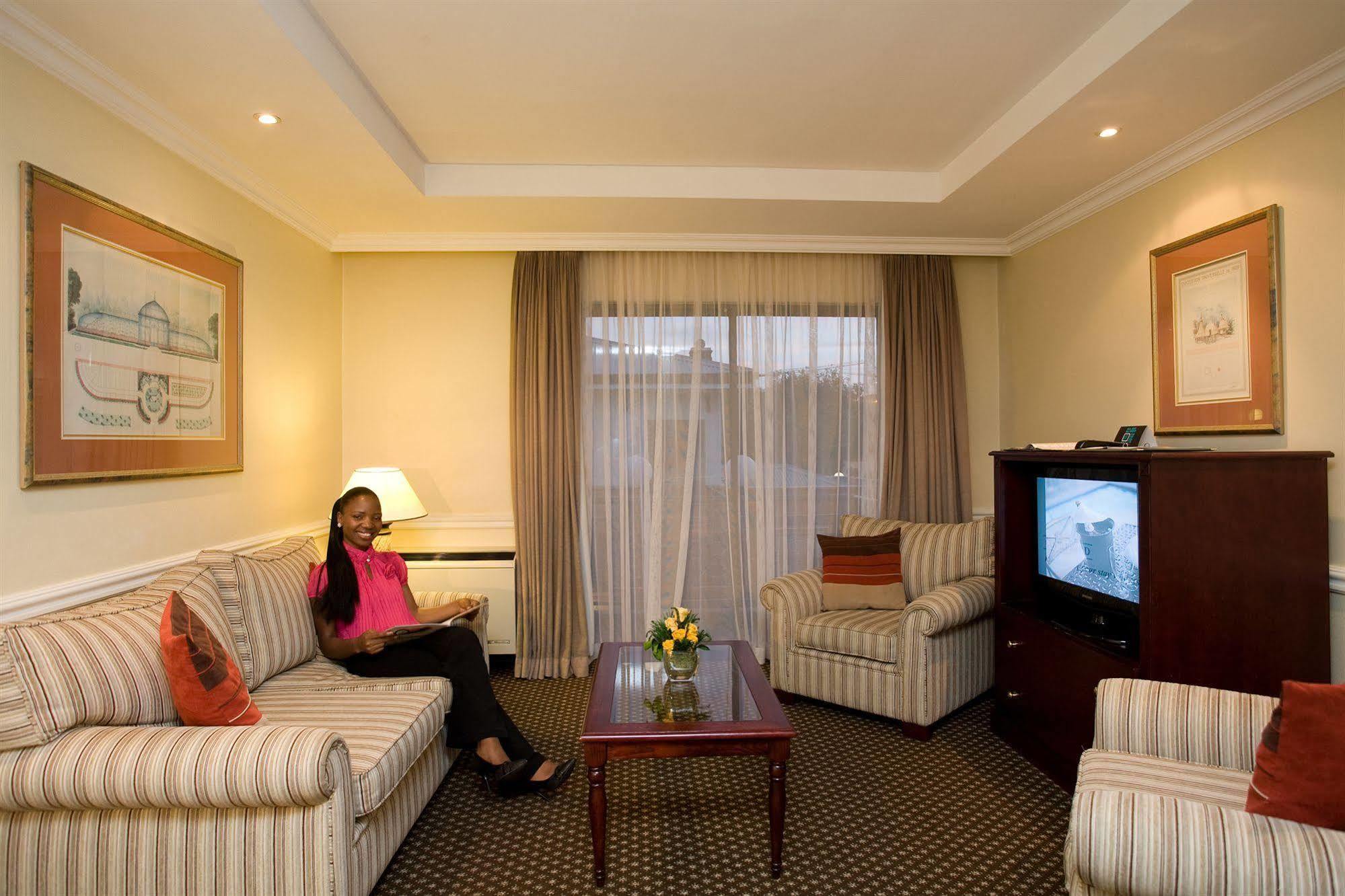 Courtyard Hotel Rosebank Johannesburg Esterno foto