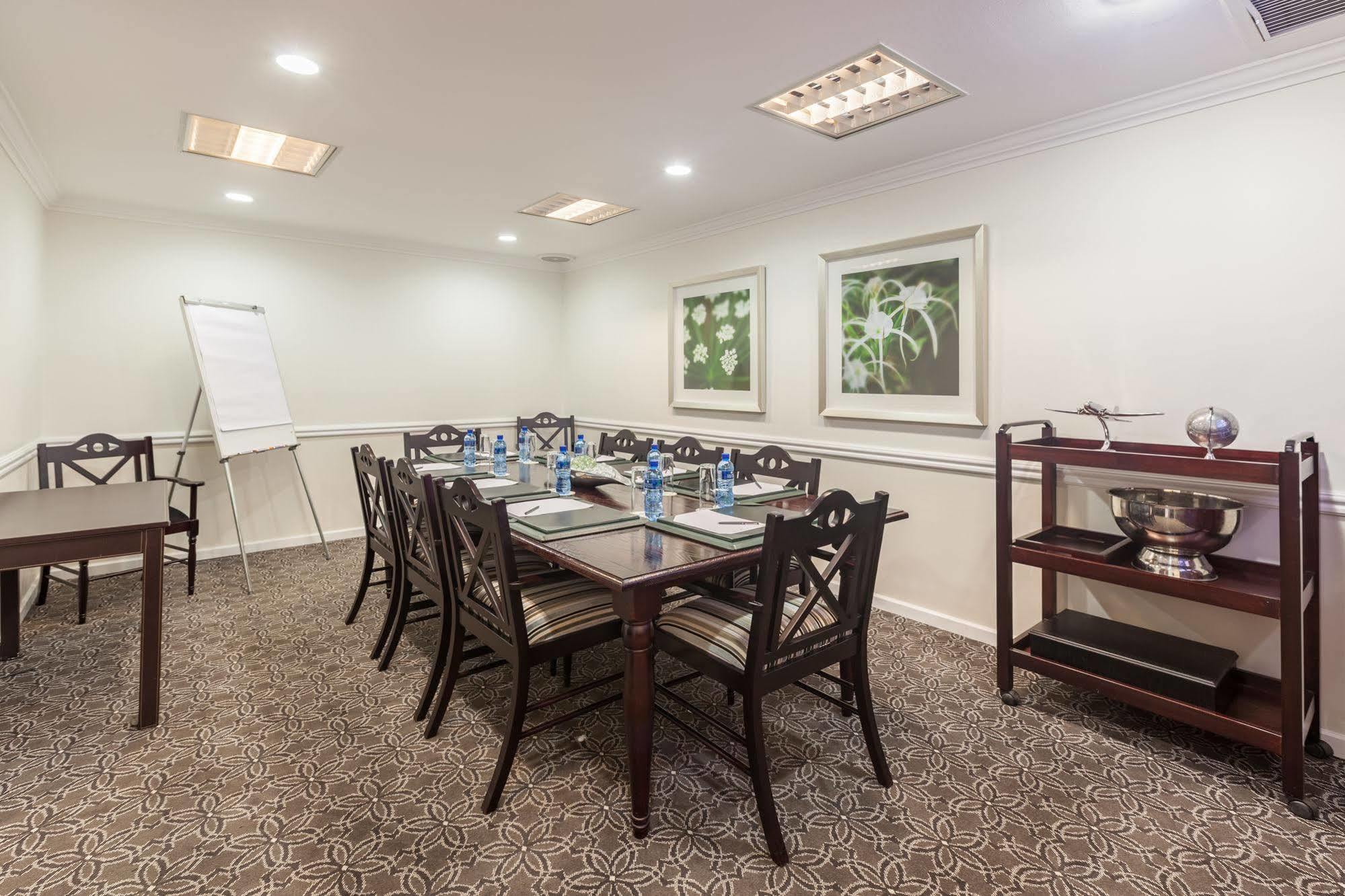 Courtyard Hotel Rosebank Johannesburg Esterno foto