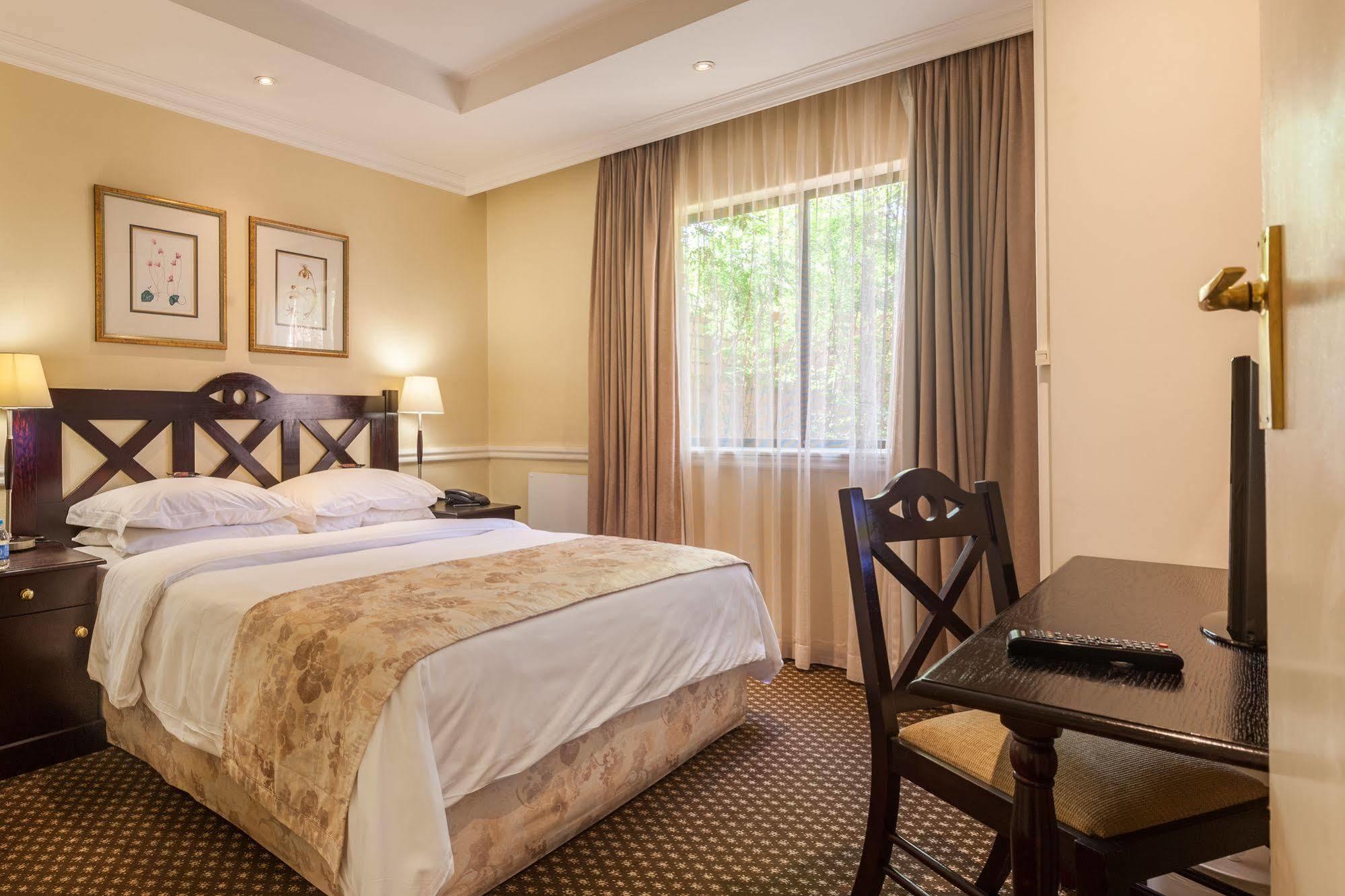 Courtyard Hotel Rosebank Johannesburg Esterno foto