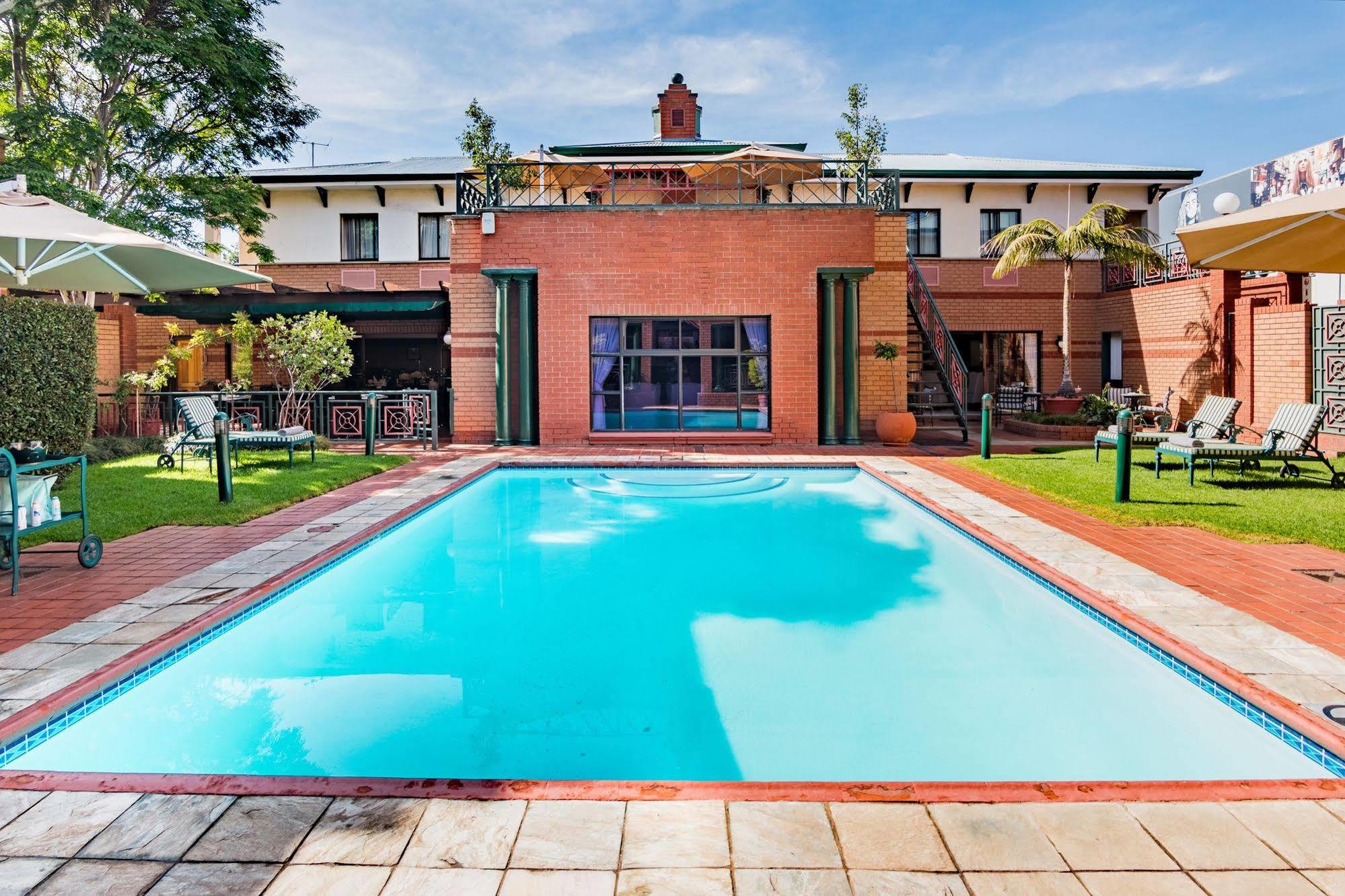 Courtyard Hotel Rosebank Johannesburg Esterno foto
